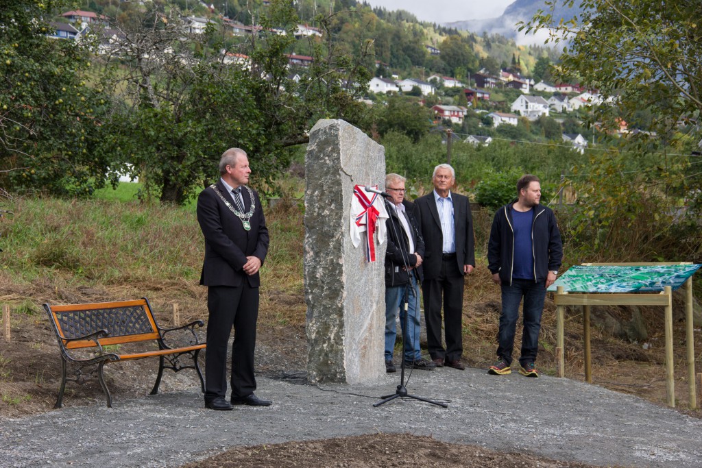 Ordførar Olav Lunden opna Hårfagreparken